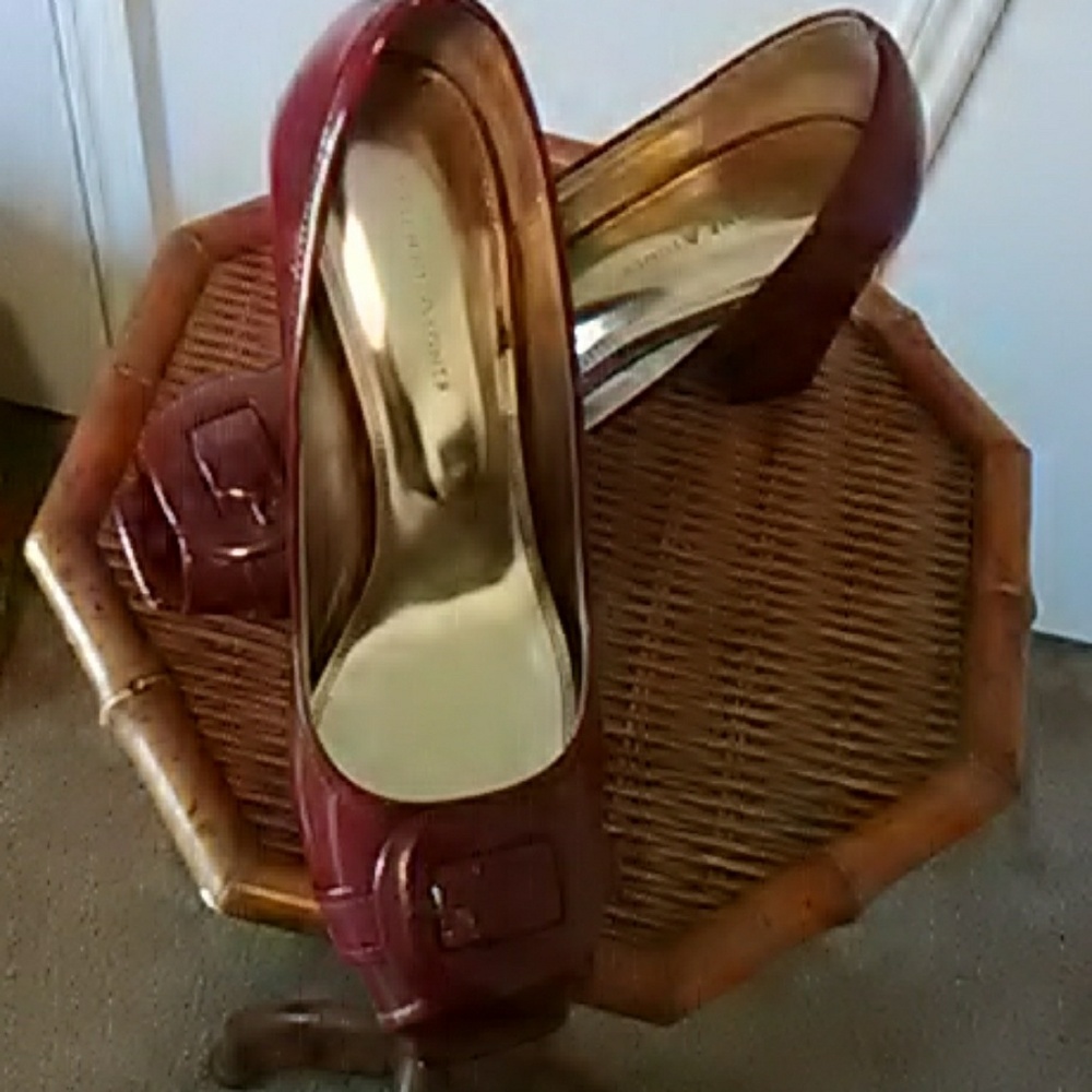 Red Patent Leather Peep-toe Pumps